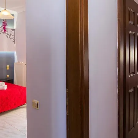 Ostria Apartment *
