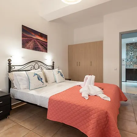 Ostria Apartment *