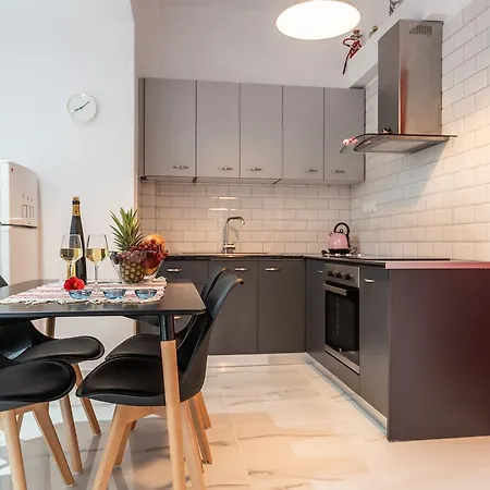 Ostria Apartment *