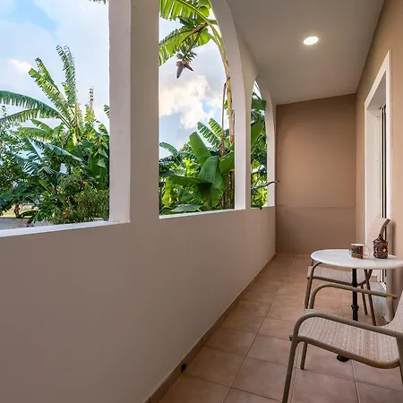 Ostria * Kalamákion